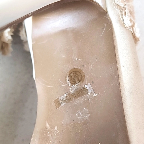 Anne Michele women's open toe shoes Size 7 1/2 with floral lace. - Picture 10 of 13